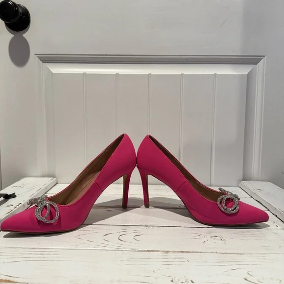 Elegant BCBGeneration Pink Heels with Bow Accent Size 9M - Picture 5 of 9